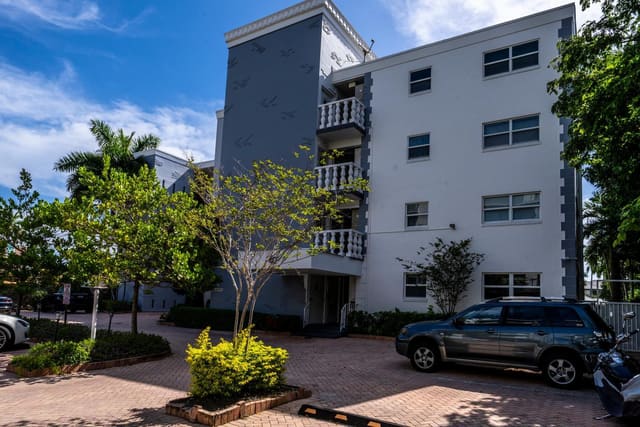 40 Isle Of Venice Drive 9, Island House East, Fort Lauderdale, FL