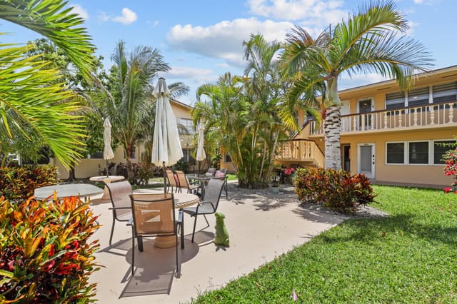 215 Sheffield I, West Palm Beach, FL 33417