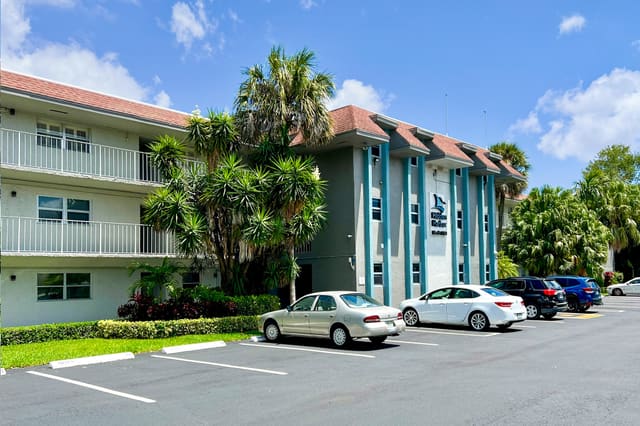 1750 NW 3rd Terrace 101c, sold in Hidden Harbor, Fort Lauderdale, FL