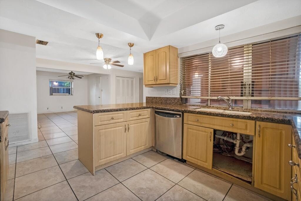 8270 NW 66th Terrace, Tamarac, FL 33321 photo 16