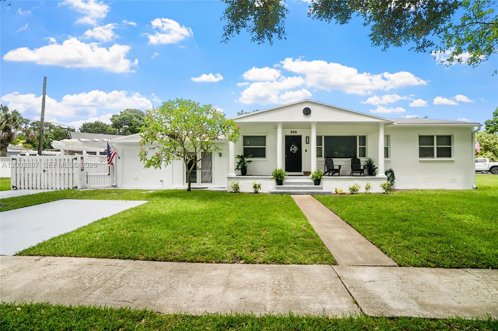 899 E Country Club Circle, Plantation, FL 33317, Plantation