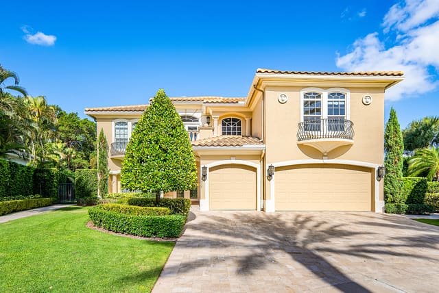 8927 Oakland Hills Drive, sold in Mizner Country Club, Delray Beach, FL