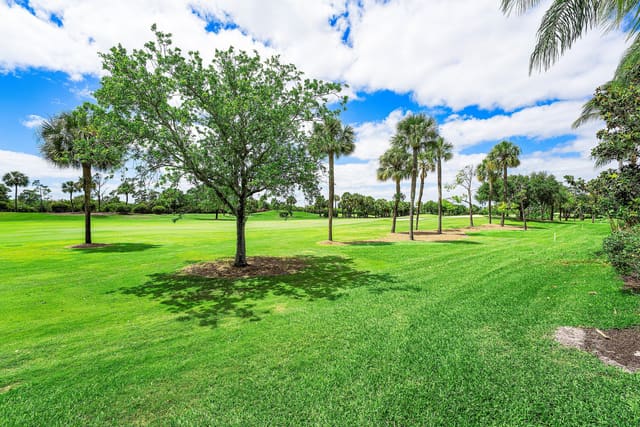 136 Coral Cay Drive, Palm Beach Gardens, FL 33418