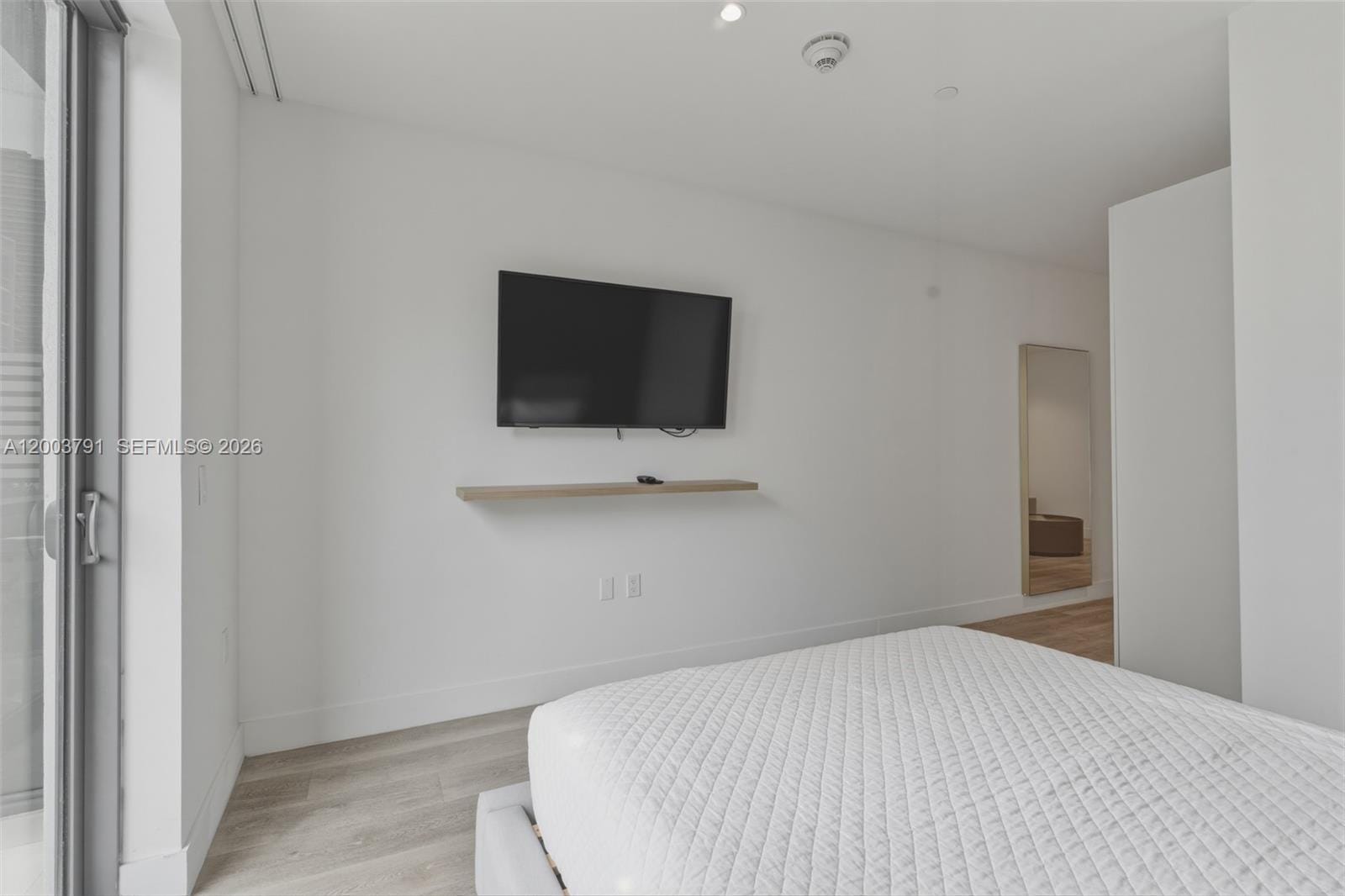 229 SW 9th Street 502 — photo 3