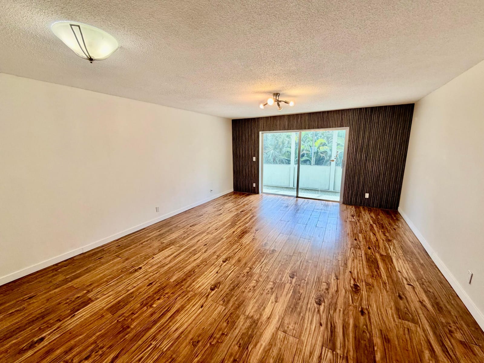 1000 NE 14th Avenue 304, Hallandale Beach, FL 33009 photo 2