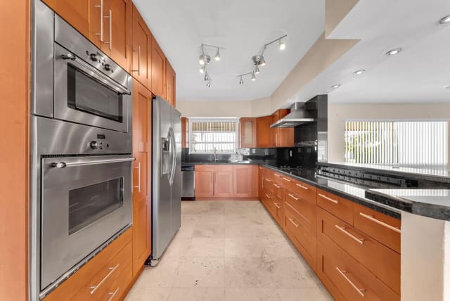 2940 NE 19th Street, sold in Santamaria Harbor, Pompano Beach, FL