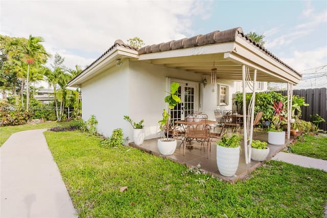 1300 NE 204th Street, Mansionette Homes, Miami, FL