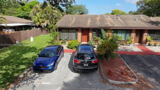 10331 Holly Court, Pembroke Pines, FL 33026