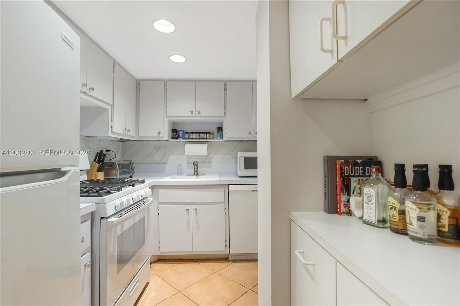 1205 Mariposa Avenue 102, Coral Gables, FL 33146 photo 4
