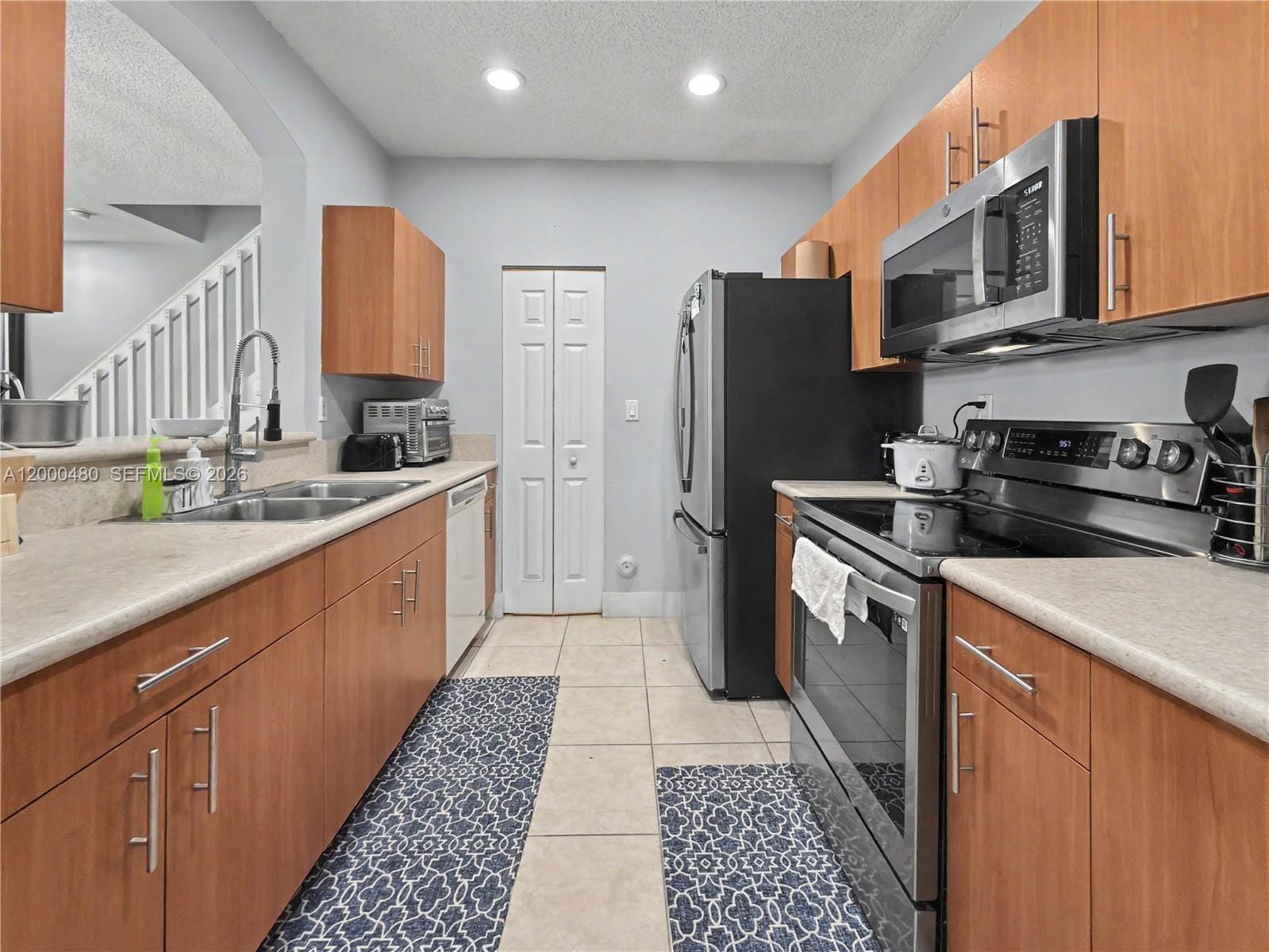 1033 NE 42nd Place — photo 4