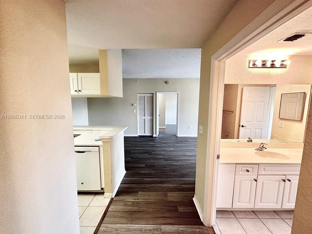 2812 Grande Parkway 302 — photo 3