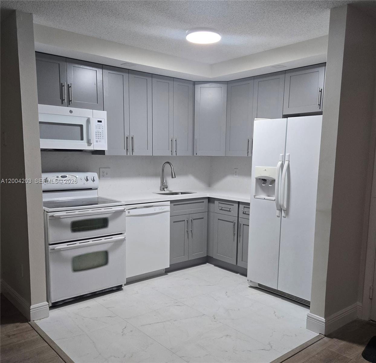 9610 S Belfort Circle 107 — photo 2