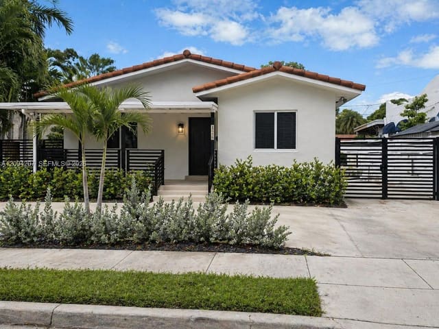 426 SW 26th Road, sold in Brickell Hammock Unit No, Miami, FL