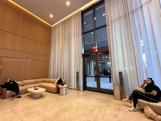 121 NE 5 2712, Miami, FL 33132