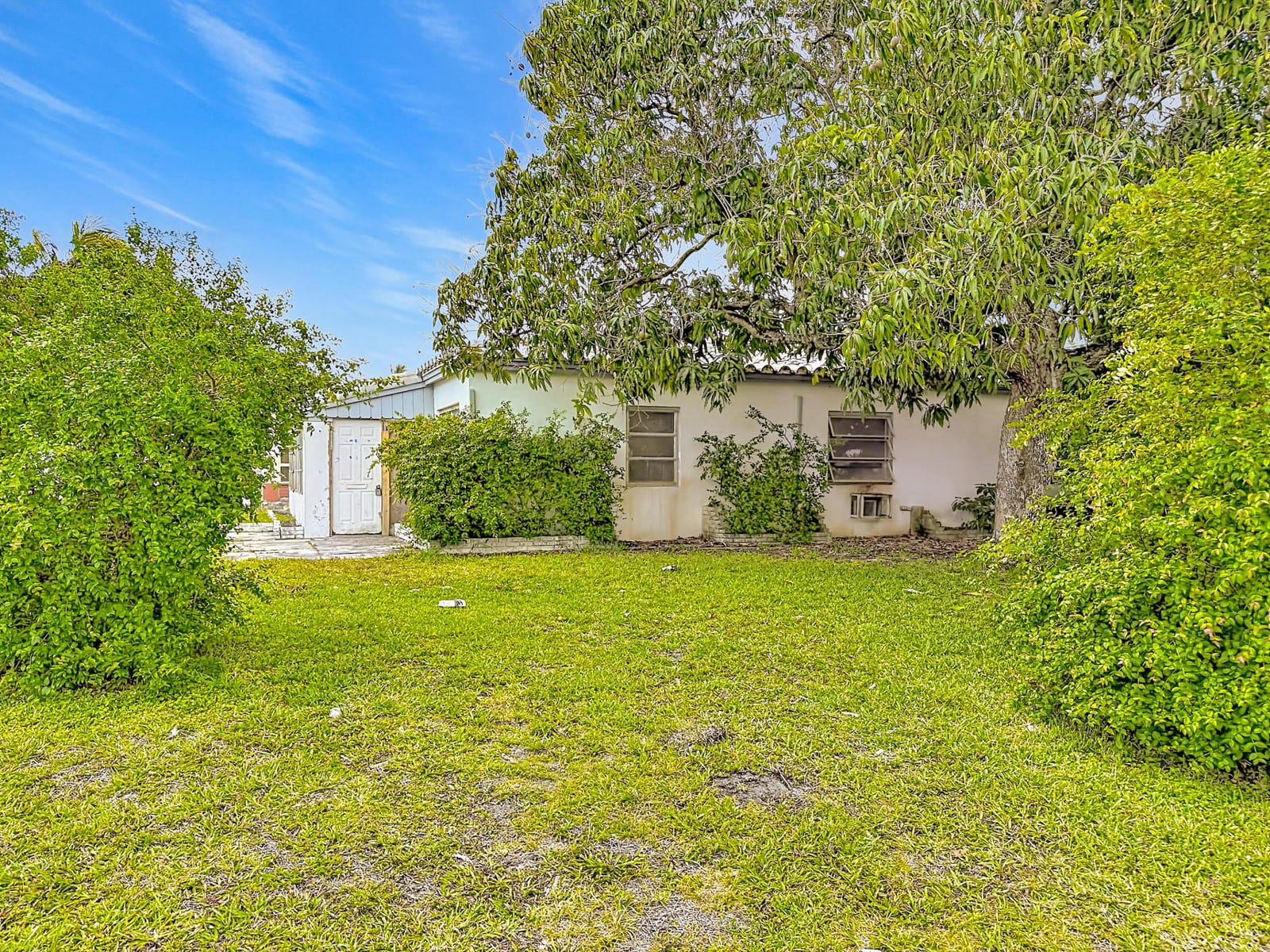17590 NE 19th Avenue, North Miami Beach, FL 33162 photo 4