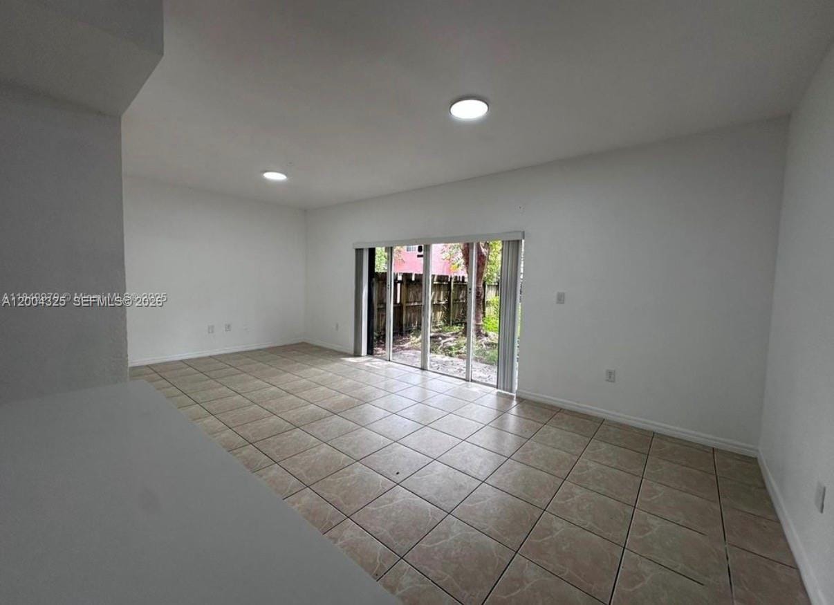 941 SW 6th Place — photo 5