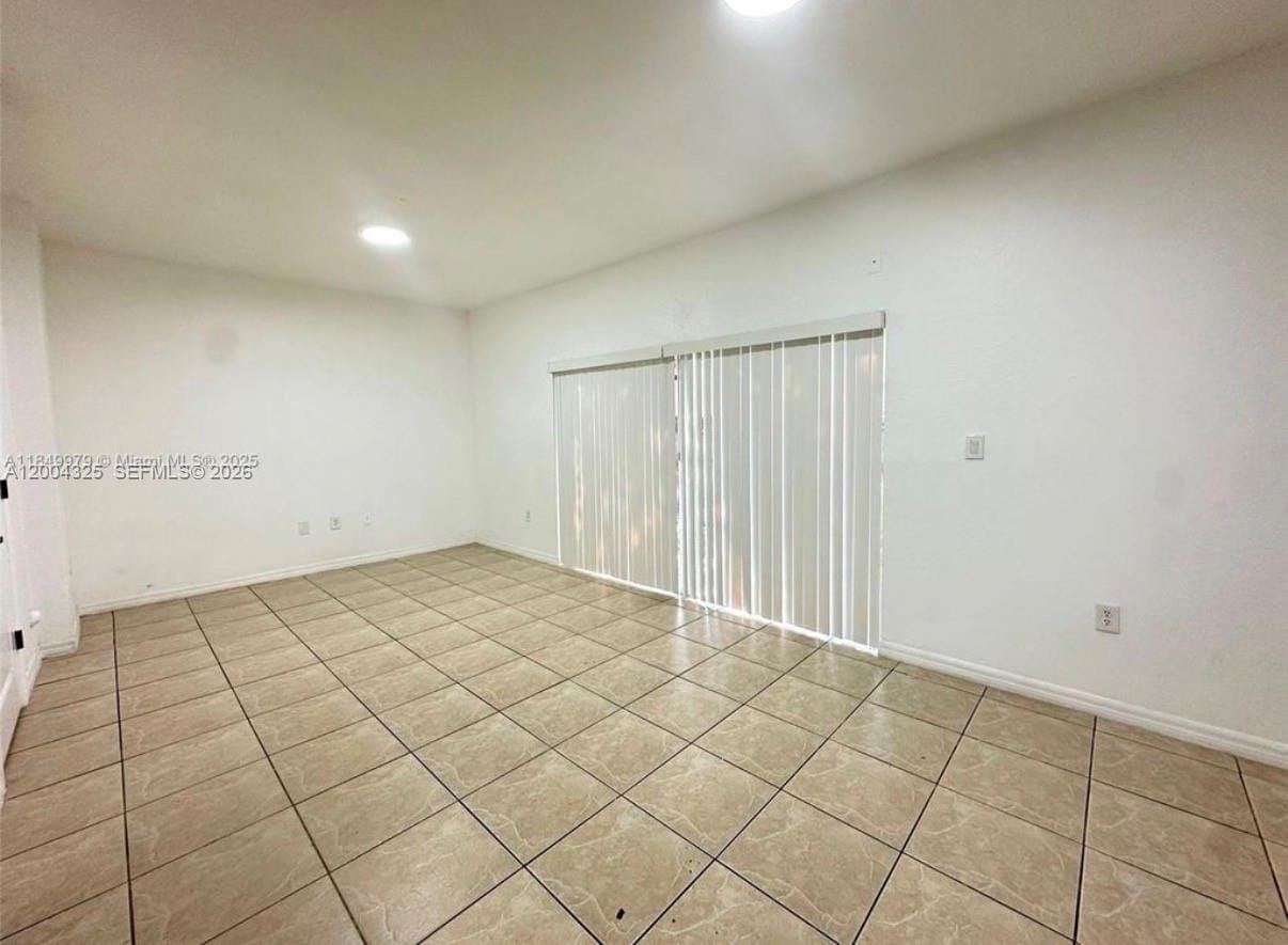 941 SW 6th Place — photo 8