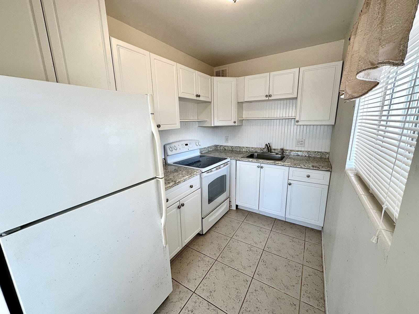 2880 Lake Osborne Drive 210 — photo 2