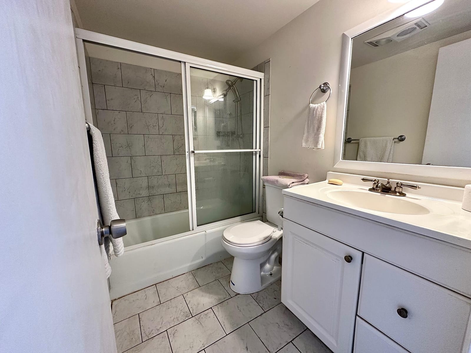 2880 Lake Osborne Drive 210 — photo 4
