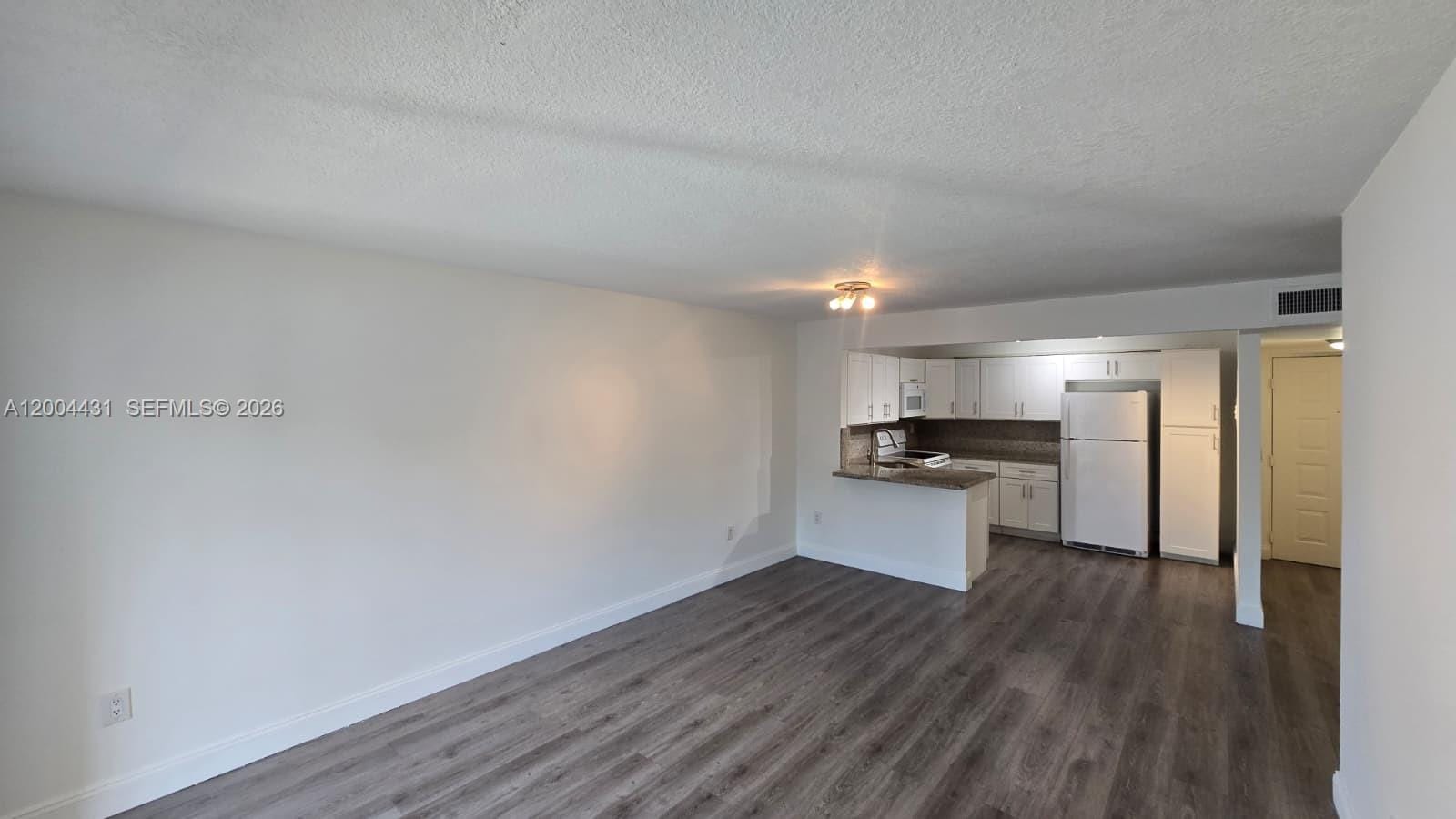 721 N Pine Island Road 209 — photo 3