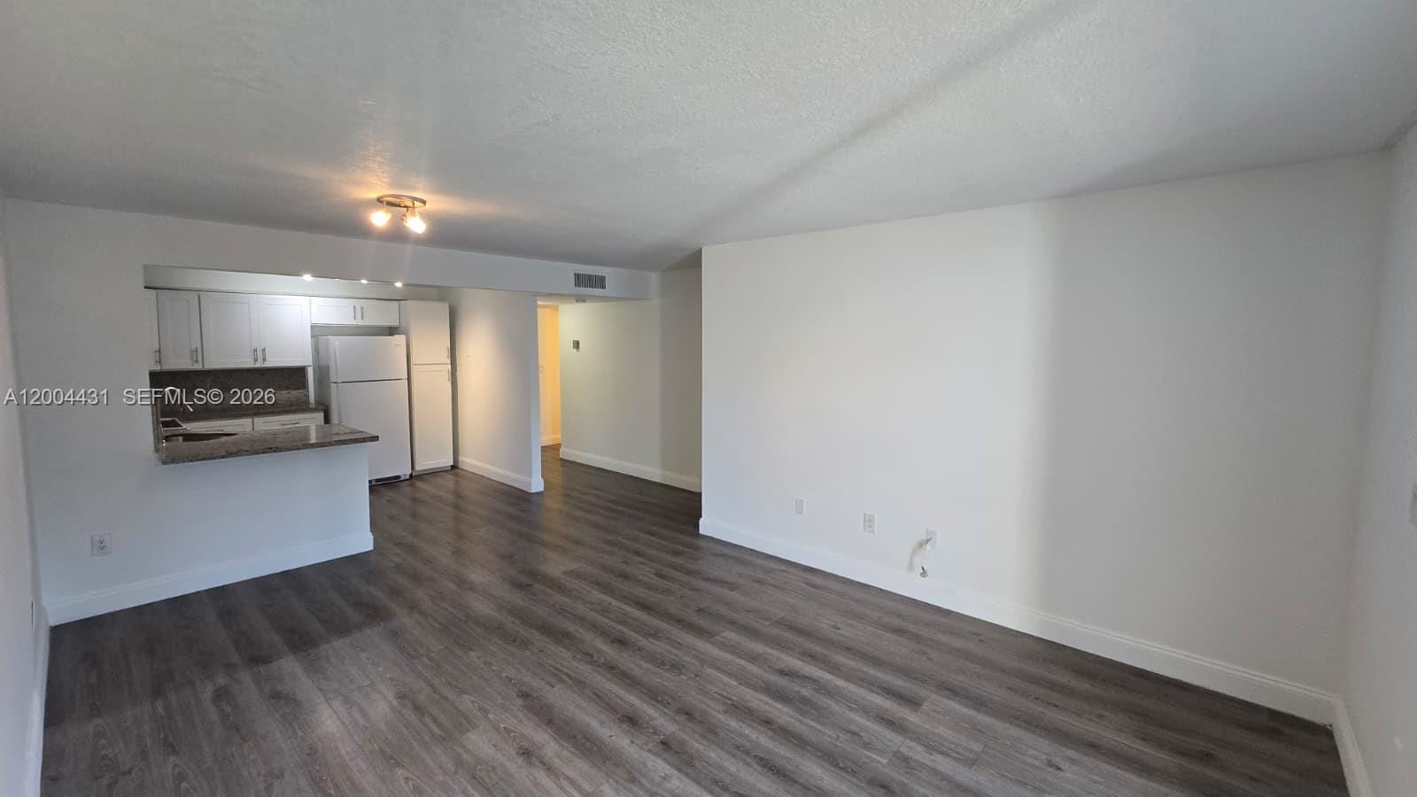 721 N Pine Island Road 209 — photo 4