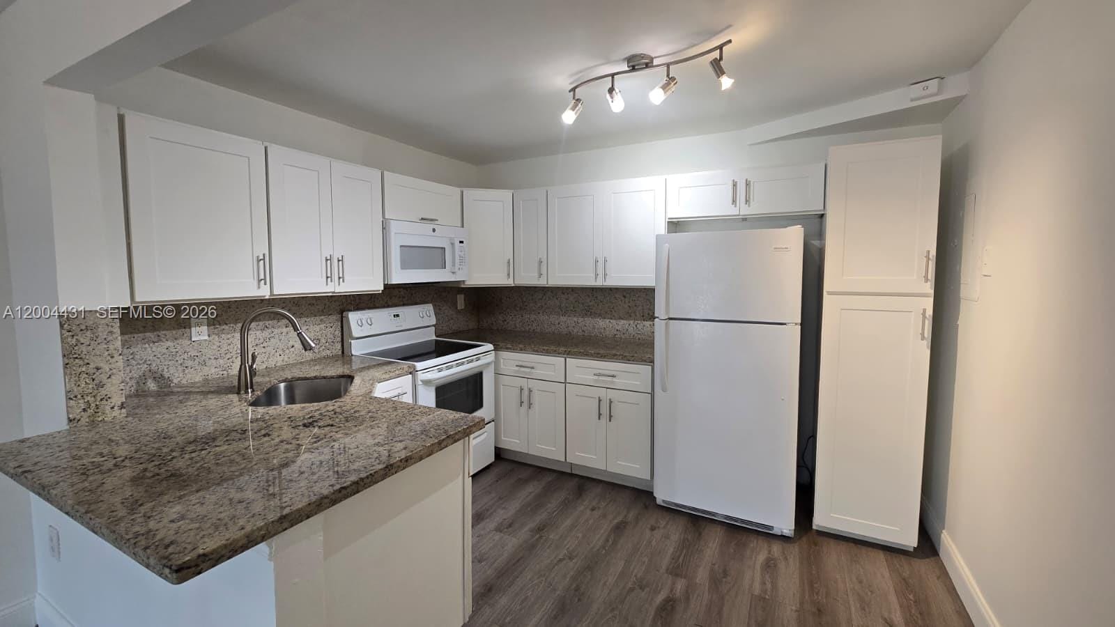 721 N Pine Island Road 209 — photo 5