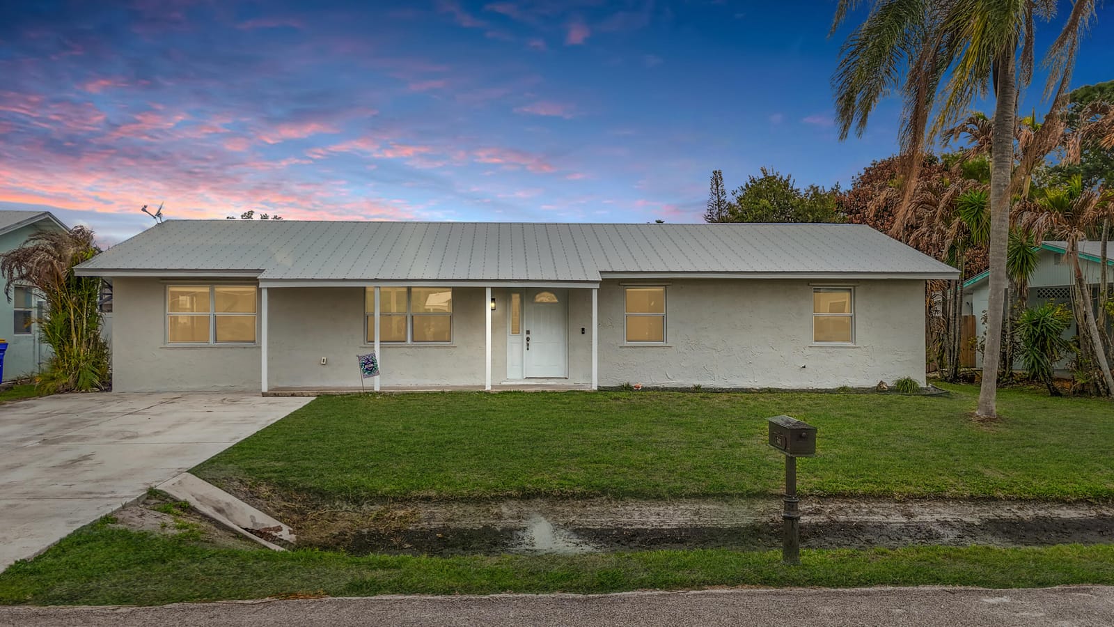 1741 SE Jackson Street, Stuart, FL 34997 photo 2