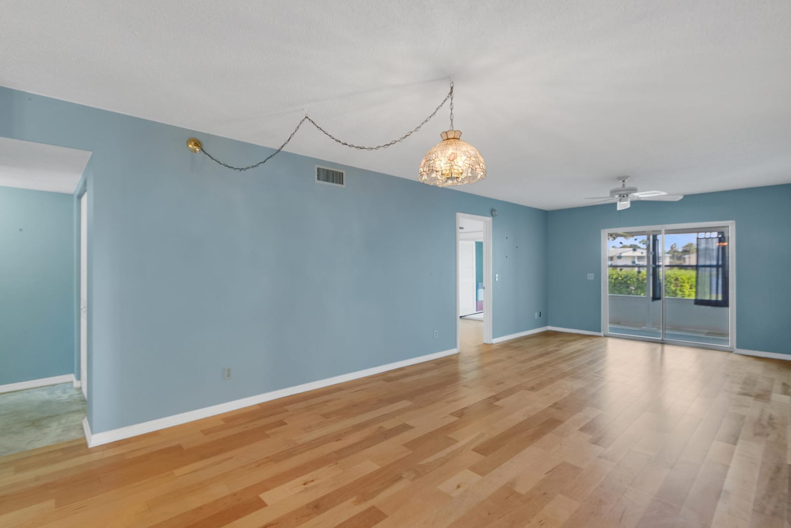 356 Grove Isle Circle — photo 2