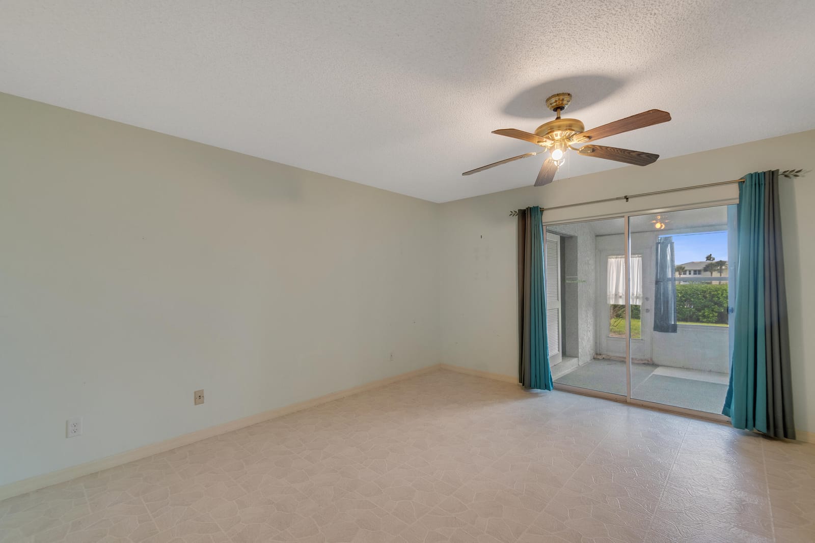 356 Grove Isle Circle — photo 11