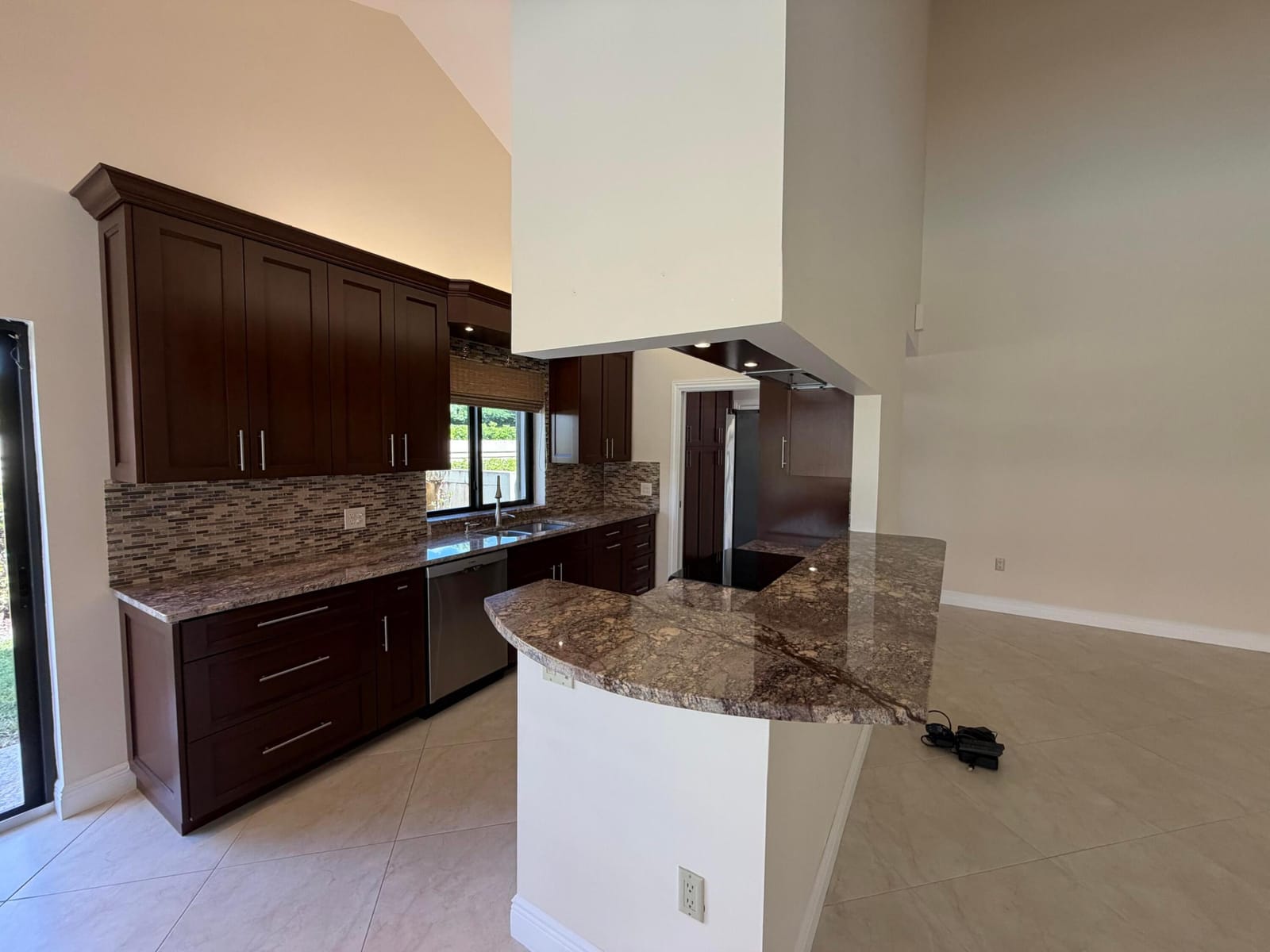 2805 Farragut Lane — photo 10