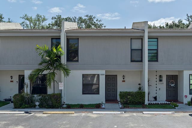 1177 NW 98th Terrace 132, Pembroke Pines, FL 33024