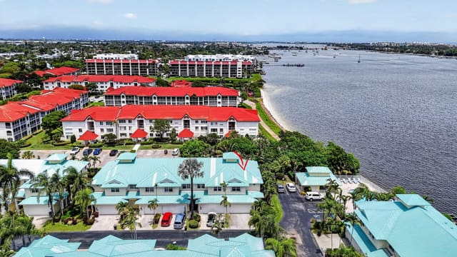 169 Barefoot Cove, sold in Barefoot Cove Townhomes, Hypoluxo, FL
