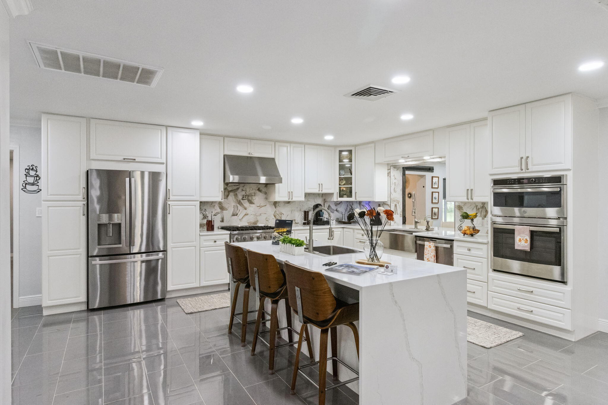 1950 Foxhollow Drive E — photo 10