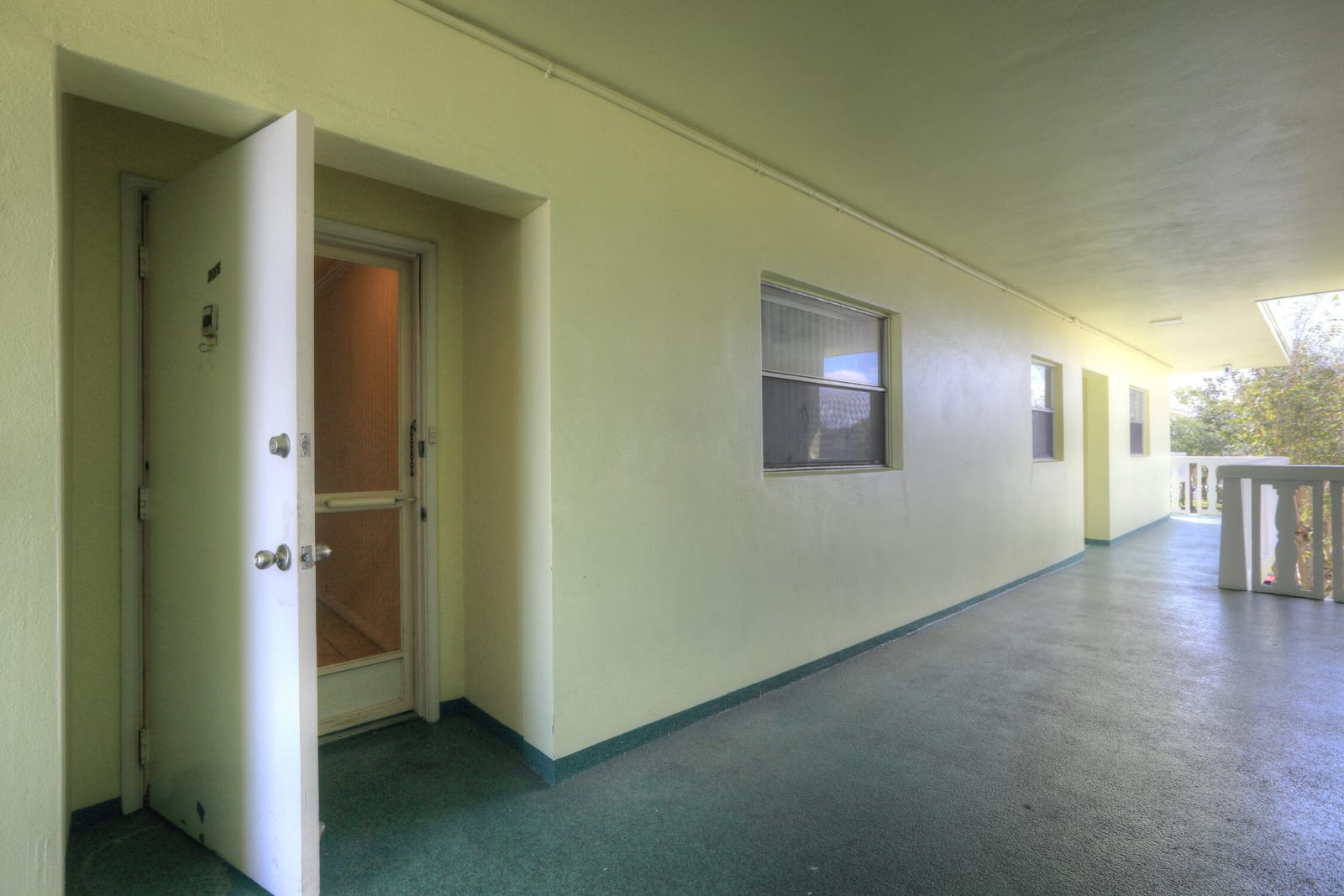 1100 Ponce De Leon Circle 305, Vero Beach, FL 32960 photo 2