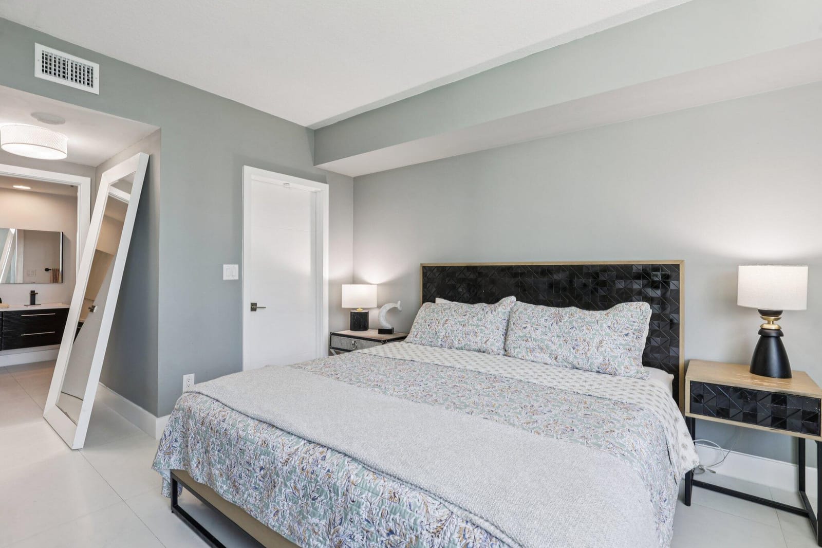 335 S Biscayne Boulevard 1607, Miami, FL 33131 photo 12