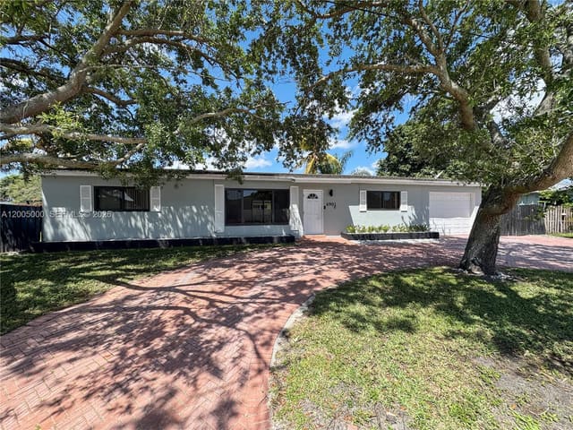 6901 SW 10th Court, sold in Pembroke Pines No 3, Pembroke Pines, FL