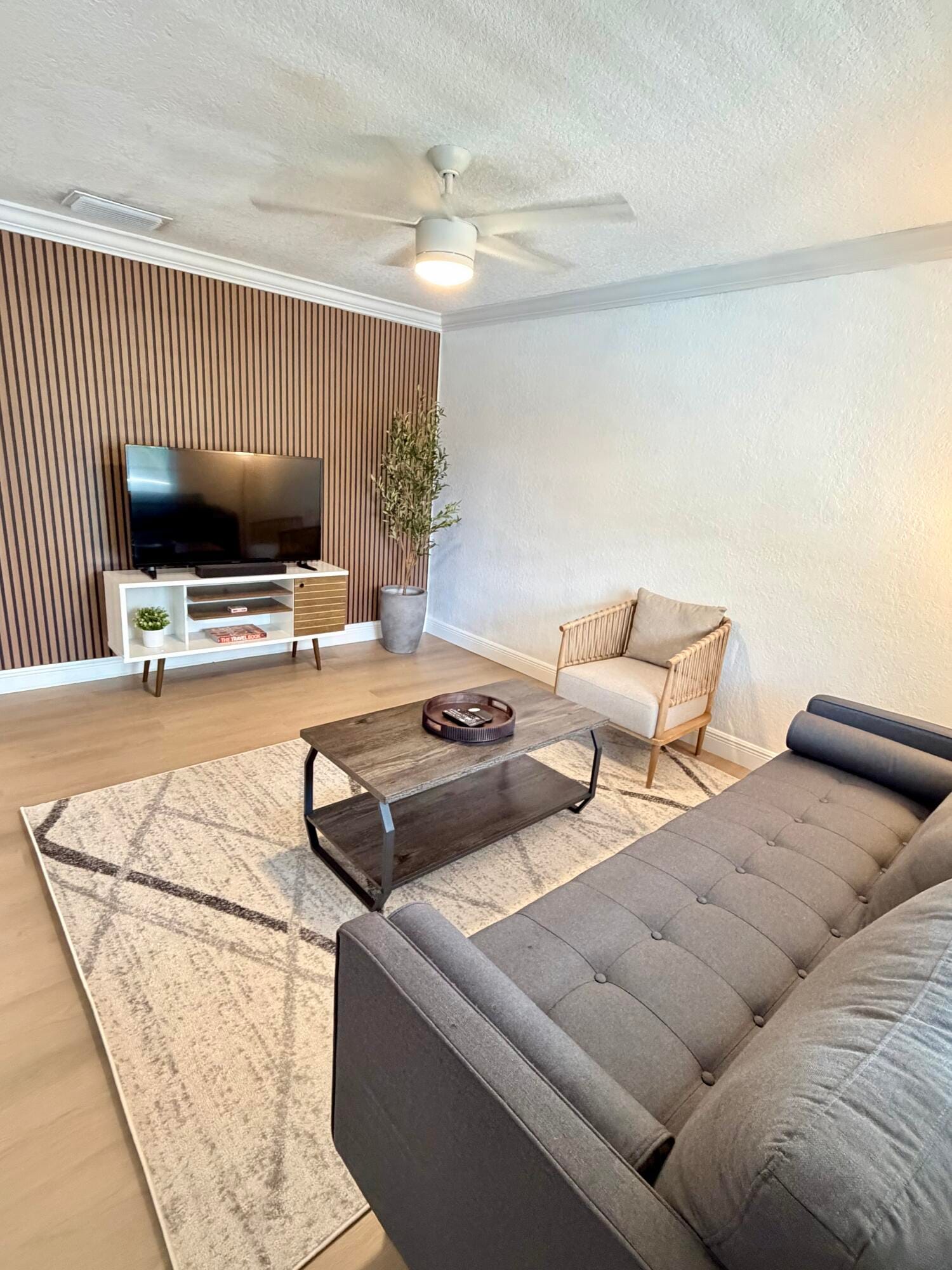 1460 NE 18th Street 211 — photo 2