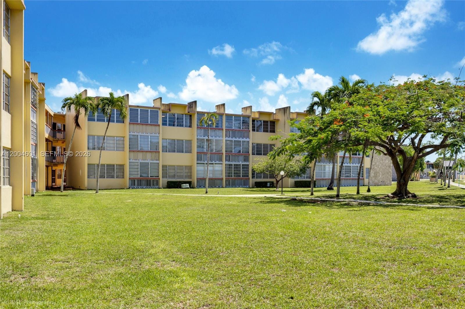 1551 NE Miami Gardens Drive 322, Miami, FL 33179 photo 2