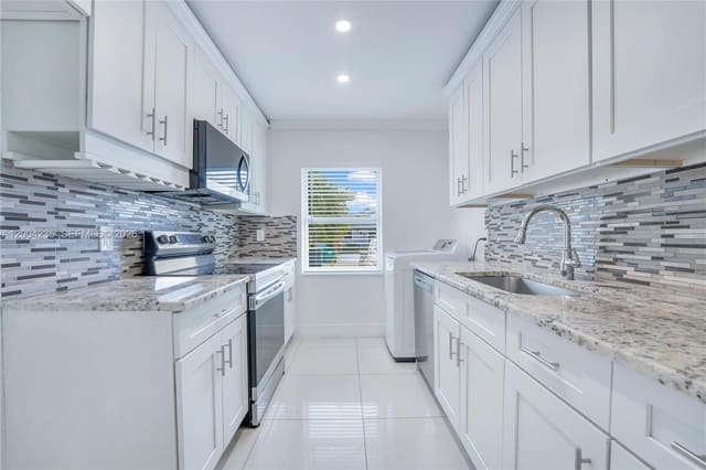 5222 SW 139th Place, sold in Bent Tree Center, Miami, FL