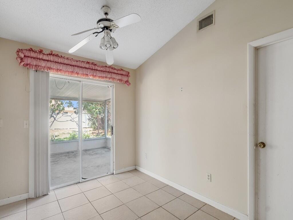 188 SW Milburn Circle — photo 9
