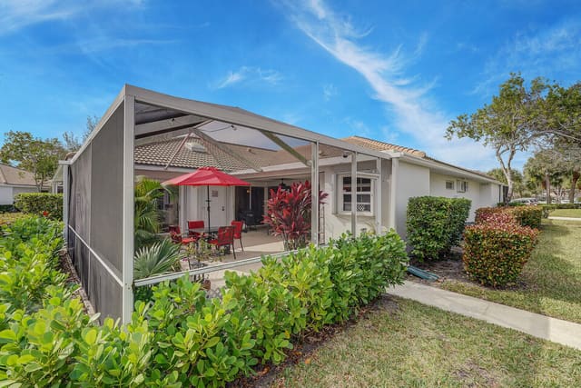 10102 Chapman Oak Court, Palm Beach Gardens, FL 33410