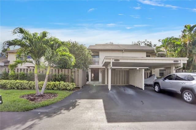 264 Deer Creek Wildwood Lane E, sold in Wildwood Of Deer Creek, Deerfield Beach, FL