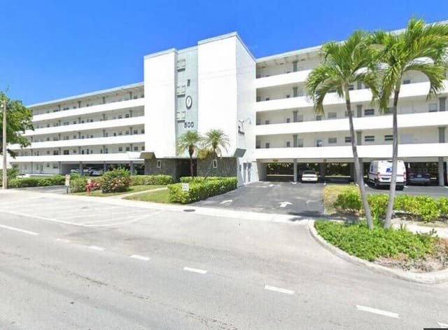 500 NE 14th Avenue NE 404, sold in Fairways Co Op, Hallandale Beach, FL
