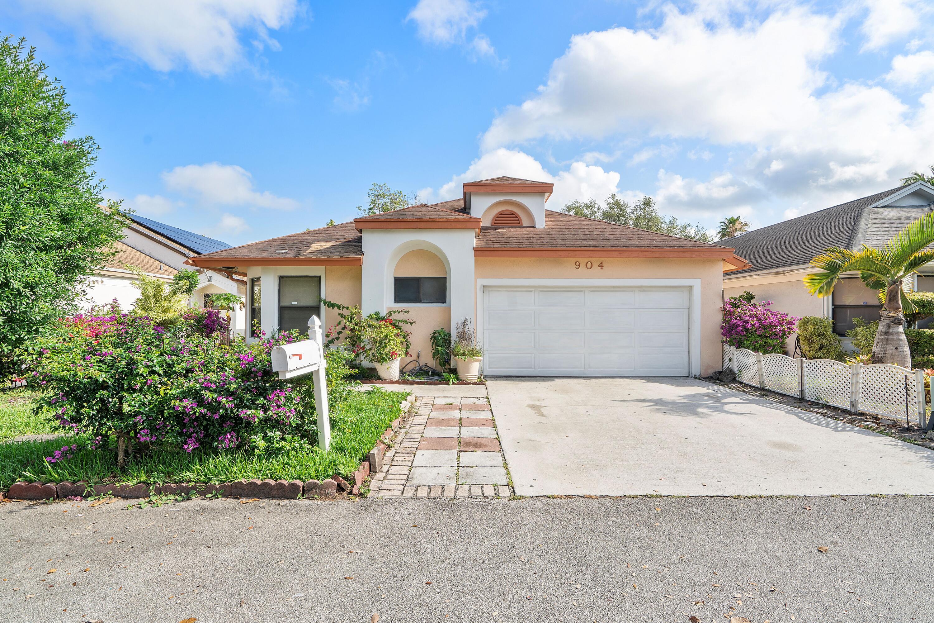 904 Magnolia Avenue, North Lauderdale, FL 33068, North Lauderdale