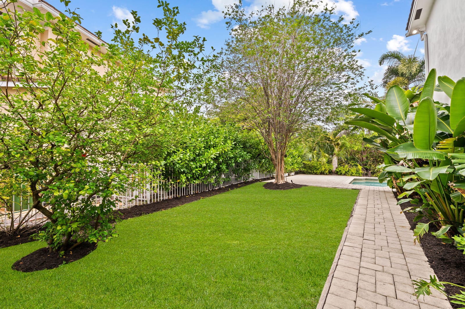 1421 SW 20th Court — photo 3