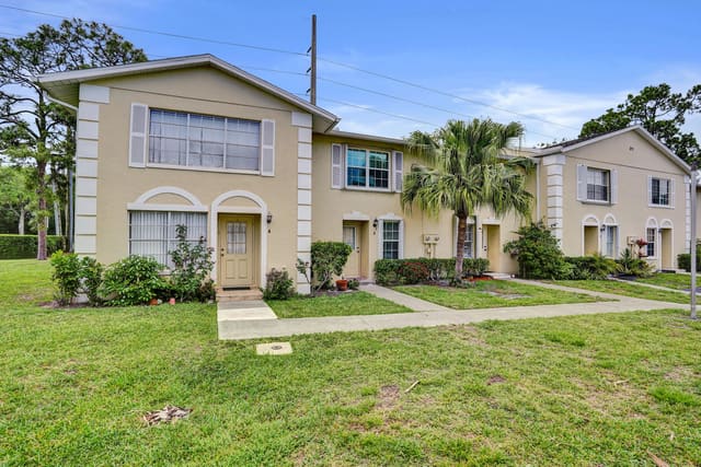 211 Foxtail Drive C, sold in Charter Club Of Palm Beach, Greenacres, FL