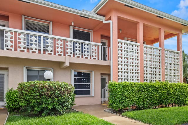 1421 NW 20th Avenue 204, Delray Beach, FL 33445