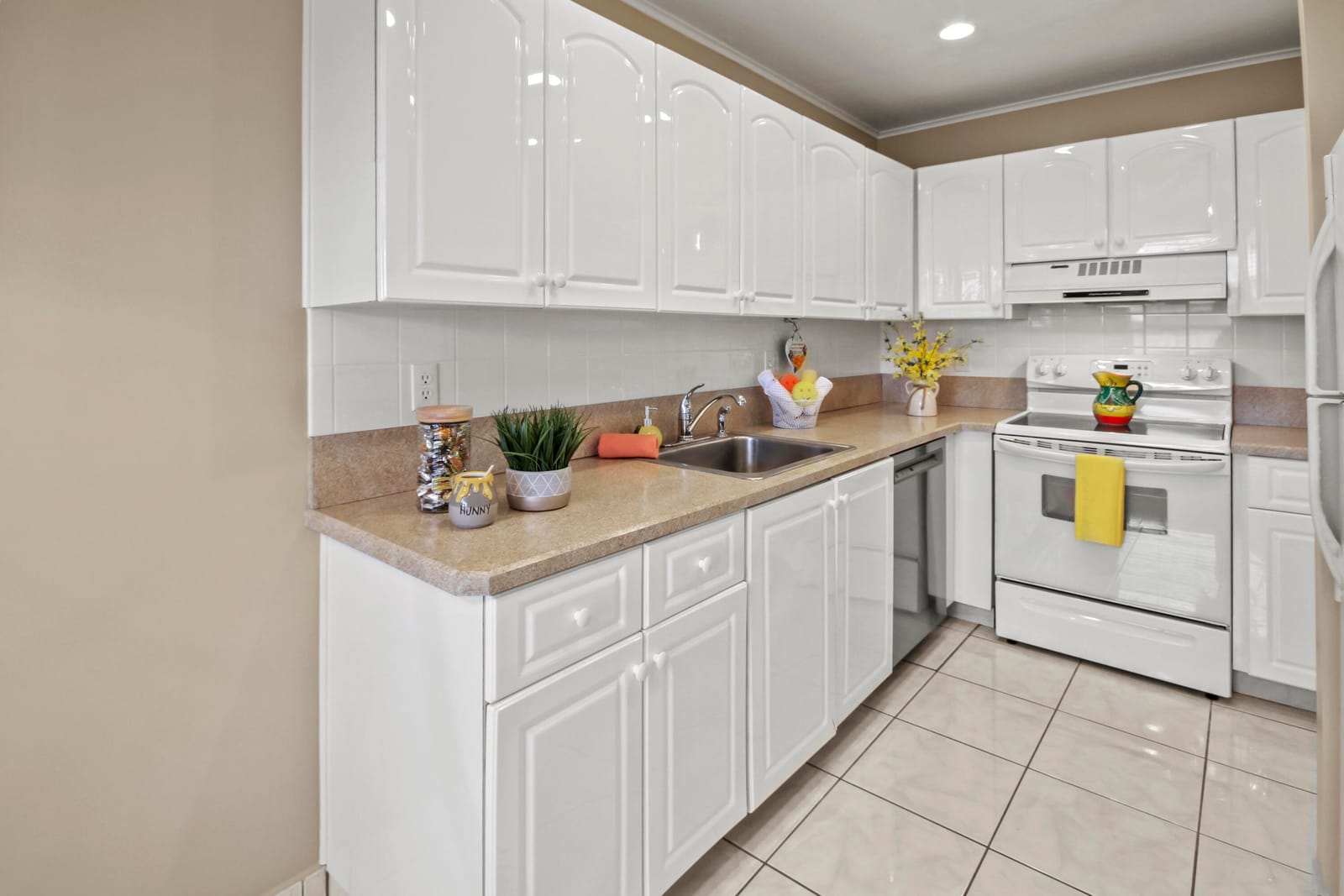 1421 NW 20th Avenue 204 — photo 3