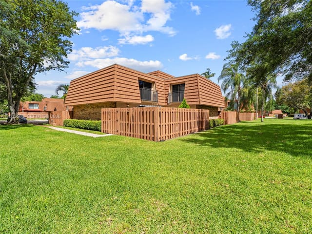 2532 Camelot Court, Cooper City, FL 33026