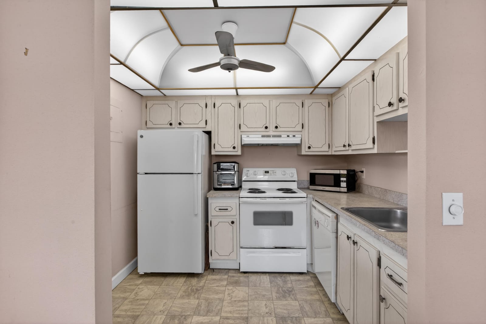 82 Flanders B, Delray Beach, FL 33484 photo 14